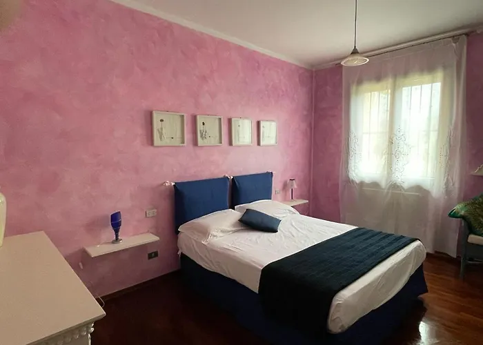 Elsa, Zona Ippodromo לינה וארוחת בוקר צ'זנה