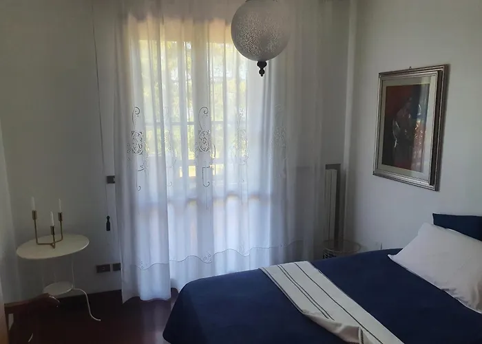 Elsa, Zona Ippodromo לינה וארוחת בוקר צ'זנה